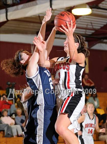 Thumbnail 2 in Vista del Lago vs. Bella Vista (I-80 Challenge) photogallery.
