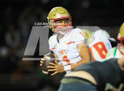 Thumbnail 3 in Taft vs Eagle Rock (CIF LACS D1 1st Rnd Playoff) photogallery.