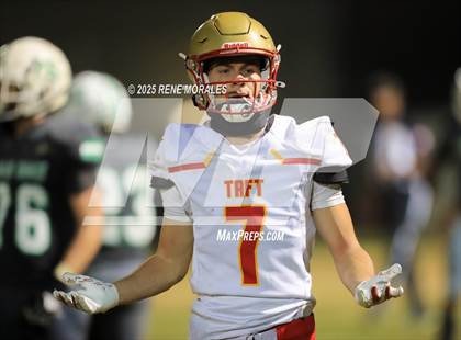 Thumbnail 1 in Taft vs Eagle Rock (CIF LACS D1 1st Rnd Playoff) photogallery.
