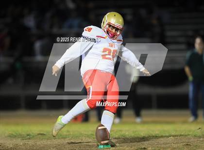 Thumbnail 3 in Taft vs Eagle Rock (CIF LACS D1 1st Rnd Playoff) photogallery.