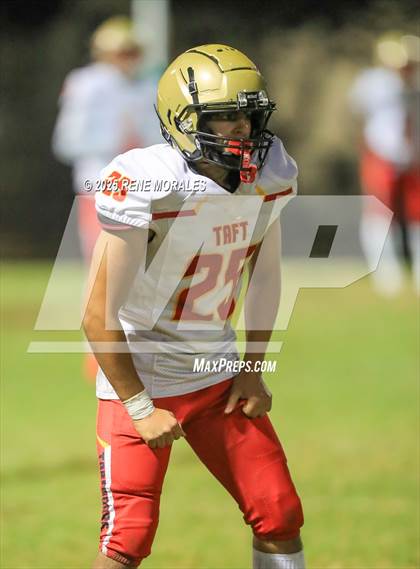 Thumbnail 2 in Taft vs Eagle Rock (CIF LACS D1 1st Rnd Playoff) photogallery.