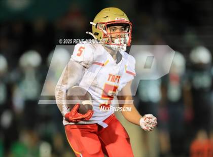 Thumbnail 2 in Taft vs Eagle Rock (CIF LACS D1 1st Rnd Playoff) photogallery.