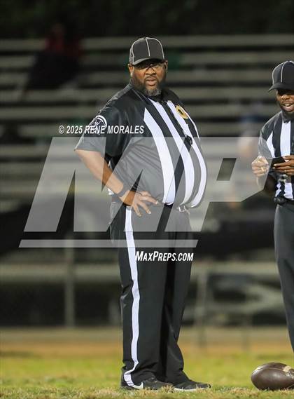 Thumbnail 1 in Taft vs Eagle Rock (CIF LACS D1 1st Rnd Playoff) photogallery.