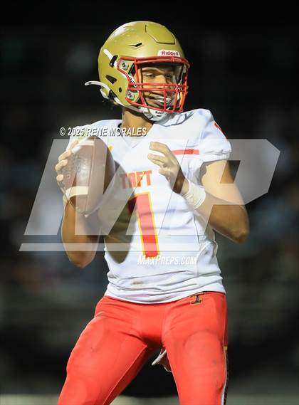 Thumbnail 3 in Taft vs Eagle Rock (CIF LACS D1 1st Rnd Playoff) photogallery.