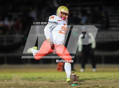 Thumbnail 2 in Taft vs Eagle Rock (CIF LACS D1 1st Rnd Playoff) photogallery.