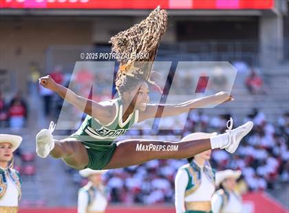 Thumbnail 3 in Cypress Falls vs. North Shore (UIL 6A D1 Football Regional) photogallery.