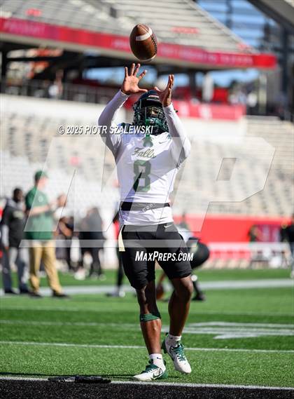 Thumbnail 3 in Cypress Falls vs. North Shore (UIL 6A D1 Football Regional) photogallery.