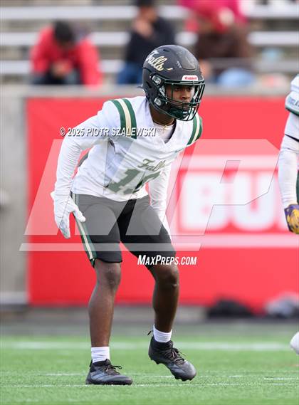 Thumbnail 2 in Cypress Falls vs. North Shore (UIL 6A D1 Football Regional) photogallery.