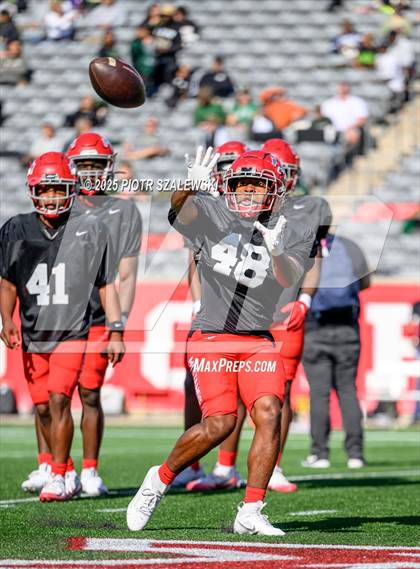 Thumbnail 1 in Cypress Falls vs. North Shore (UIL 6A D1 Football Regional) photogallery.