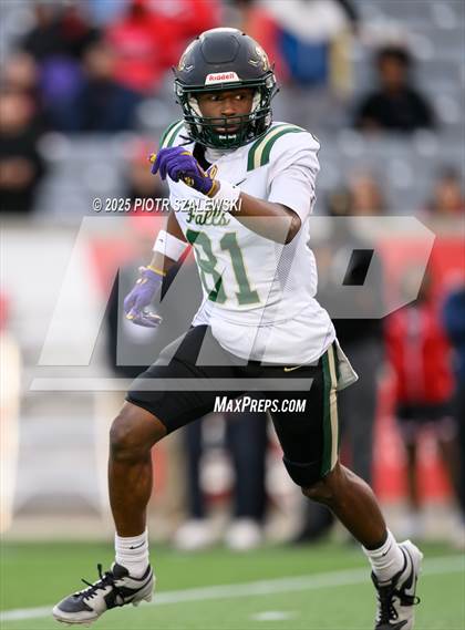 Thumbnail 1 in Cypress Falls vs. North Shore (UIL 6A D1 Football Regional) photogallery.