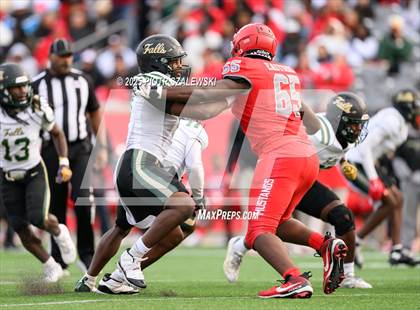 Thumbnail 2 in Cypress Falls vs. North Shore (UIL 6A D1 Football Regional) photogallery.