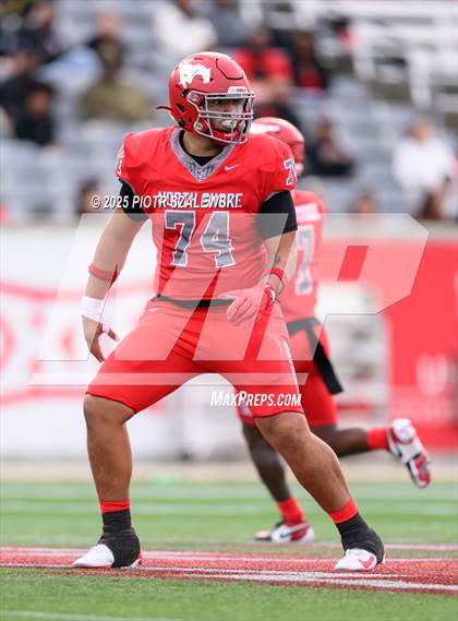 Thumbnail 1 in Cypress Falls vs. North Shore (UIL 6A D1 Football Regional) photogallery.