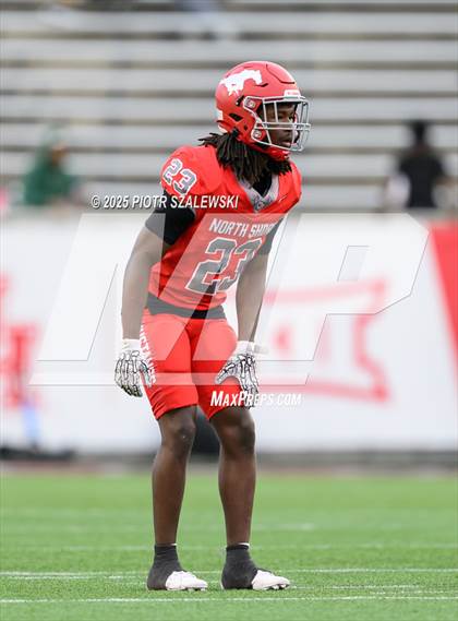 Thumbnail 3 in Cypress Falls vs. North Shore (UIL 6A D1 Football Regional) photogallery.