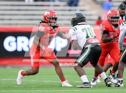 Thumbnail 2 in Cypress Falls vs. North Shore (UIL 6A D1 Football Regional) photogallery.