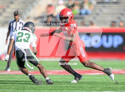 Thumbnail 3 in Cypress Falls vs. North Shore (UIL 6A D1 Football Regional) photogallery.