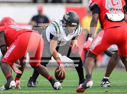 Thumbnail 2 in Cypress Falls vs. North Shore (UIL 6A D1 Football Regional) photogallery.