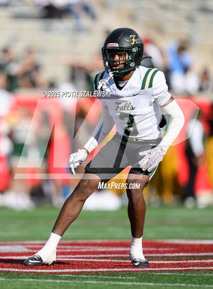 Thumbnail 1 in Cypress Falls vs. North Shore (UIL 6A D1 Football Regional) photogallery.