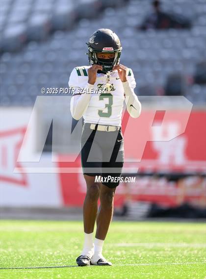 Thumbnail 1 in Cypress Falls vs. North Shore (UIL 6A D1 Football Regional) photogallery.