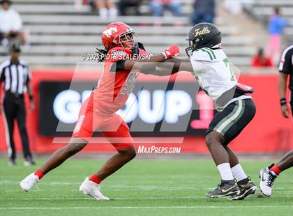 Thumbnail 3 in Cypress Falls vs. North Shore (UIL 6A D1 Football Regional) photogallery.