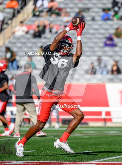 Thumbnail 2 in Cypress Falls vs. North Shore (UIL 6A D1 Football Regional) photogallery.