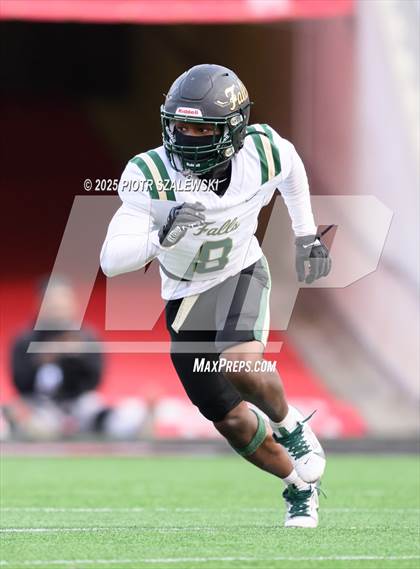 Thumbnail 2 in Cypress Falls vs. North Shore (UIL 6A D1 Football Regional) photogallery.