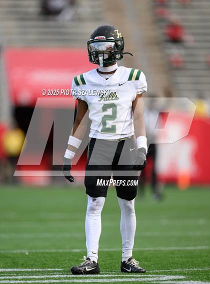 Thumbnail 1 in Cypress Falls vs. North Shore (UIL 6A D1 Football Regional) photogallery.