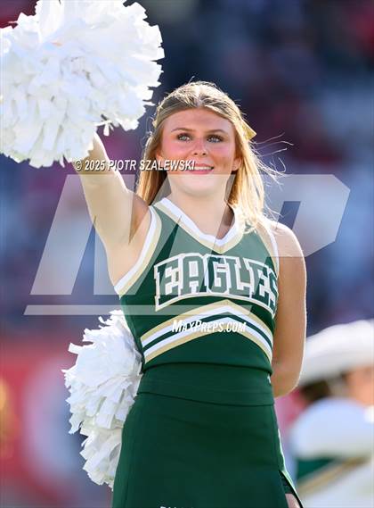 Thumbnail 2 in Cypress Falls vs. North Shore (UIL 6A D1 Football Regional) photogallery.