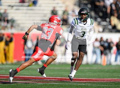 Thumbnail 2 in Cypress Falls vs. North Shore (UIL 6A D1 Football Regional) photogallery.
