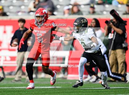 Thumbnail 3 in Cypress Falls vs. North Shore (UIL 6A D1 Football Regional) photogallery.