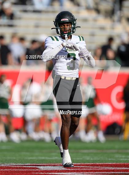 Thumbnail 1 in Cypress Falls vs. North Shore (UIL 6A D1 Football Regional) photogallery.