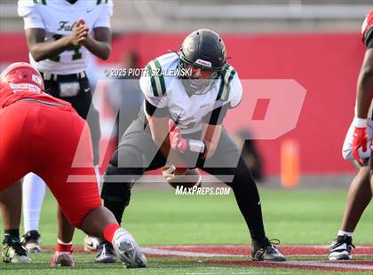 Thumbnail 3 in Cypress Falls vs. North Shore (UIL 6A D1 Football Regional) photogallery.