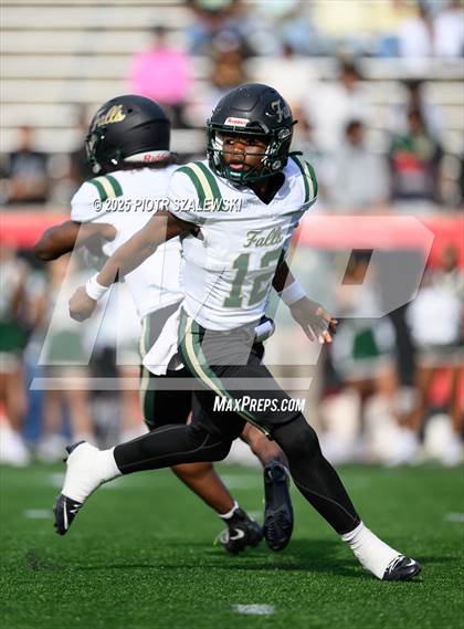 Thumbnail 2 in Cypress Falls vs. North Shore (UIL 6A D1 Football Regional) photogallery.