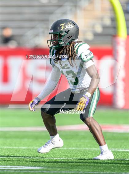 Thumbnail 1 in Cypress Falls vs. North Shore (UIL 6A D1 Football Regional) photogallery.