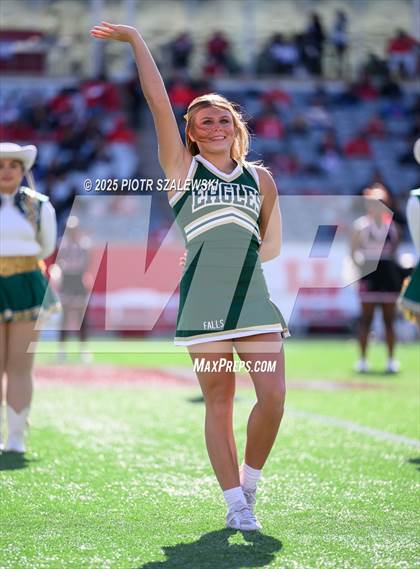 Thumbnail 3 in Cypress Falls vs. North Shore (UIL 6A D1 Football Regional) photogallery.