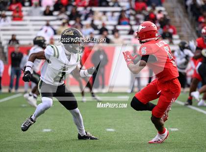 Thumbnail 3 in Cypress Falls vs. North Shore (UIL 6A D1 Football Regional) photogallery.
