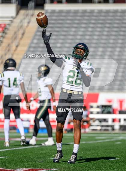 Thumbnail 2 in Cypress Falls vs. North Shore (UIL 6A D1 Football Regional) photogallery.