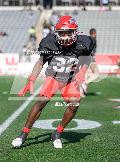 Thumbnail 3 in Cypress Falls vs. North Shore (UIL 6A D1 Football Regional) photogallery.