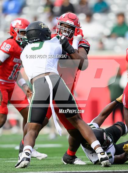 Thumbnail 3 in Cypress Falls vs. North Shore (UIL 6A D1 Football Regional) photogallery.