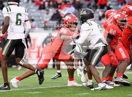 Thumbnail 2 in Cypress Falls vs. North Shore (UIL 6A D1 Football Regional) photogallery.