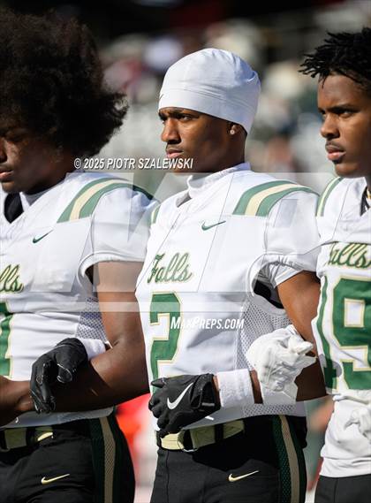 Thumbnail 1 in Cypress Falls vs. North Shore (UIL 6A D1 Football Regional) photogallery.