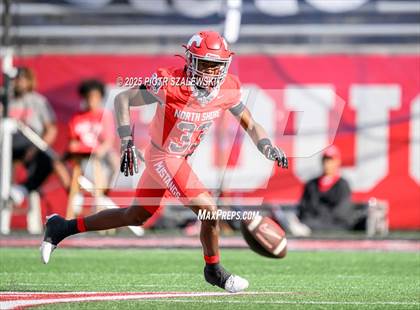 Thumbnail 3 in Cypress Falls vs. North Shore (UIL 6A D1 Football Regional) photogallery.