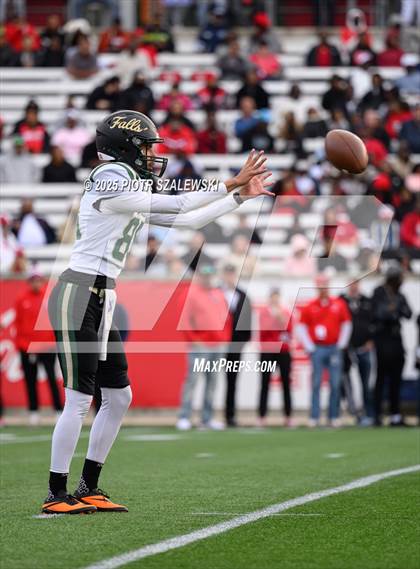 Thumbnail 2 in Cypress Falls vs. North Shore (UIL 6A D1 Football Regional) photogallery.