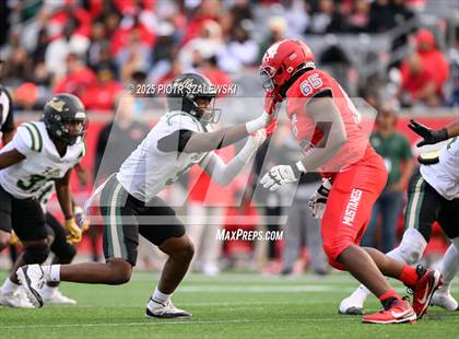 Thumbnail 1 in Cypress Falls vs. North Shore (UIL 6A D1 Football Regional) photogallery.