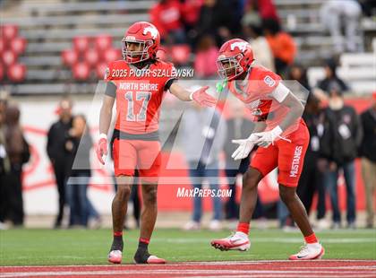 Thumbnail 3 in Cypress Falls vs. North Shore (UIL 6A D1 Football Regional) photogallery.