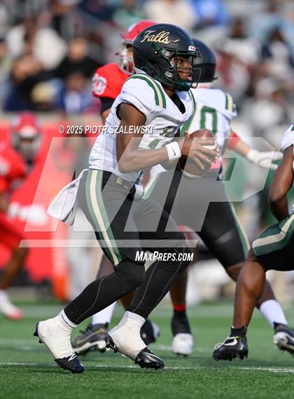 Thumbnail 3 in Cypress Falls vs. North Shore (UIL 6A D1 Football Regional) photogallery.