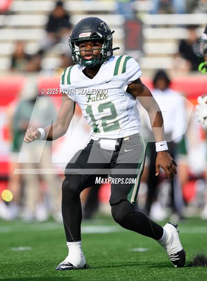 Thumbnail 3 in Cypress Falls vs. North Shore (UIL 6A D1 Football Regional) photogallery.