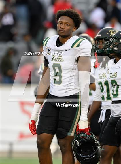 Thumbnail 2 in Cypress Falls vs. North Shore (UIL 6A D1 Football Regional) photogallery.