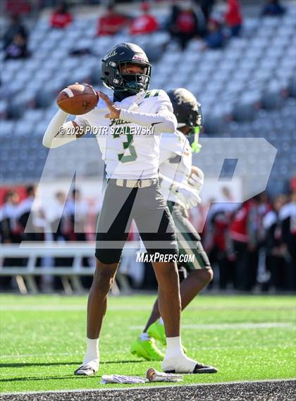 Thumbnail 3 in Cypress Falls vs. North Shore (UIL 6A D1 Football Regional) photogallery.