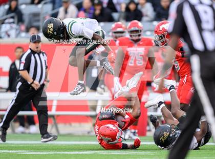 Thumbnail 1 in Cypress Falls vs. North Shore (UIL 6A D1 Football Regional) photogallery.