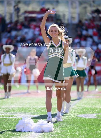 Thumbnail 2 in Cypress Falls vs. North Shore (UIL 6A D1 Football Regional) photogallery.